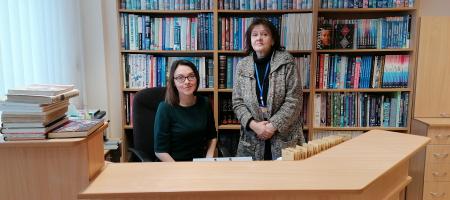 Maardu Gümnaasiumi raamatukogu töötajad Natalia Mashchenko ja Maria Vassiljeva